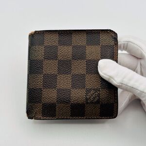 Louis Vuitton Damier Bi Fold Waet